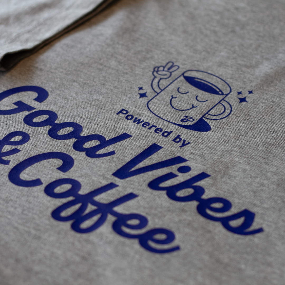 Bedruckter Zip-Hoodie mit Good Vibes and Coffee Motiv im Siebdruck-Look